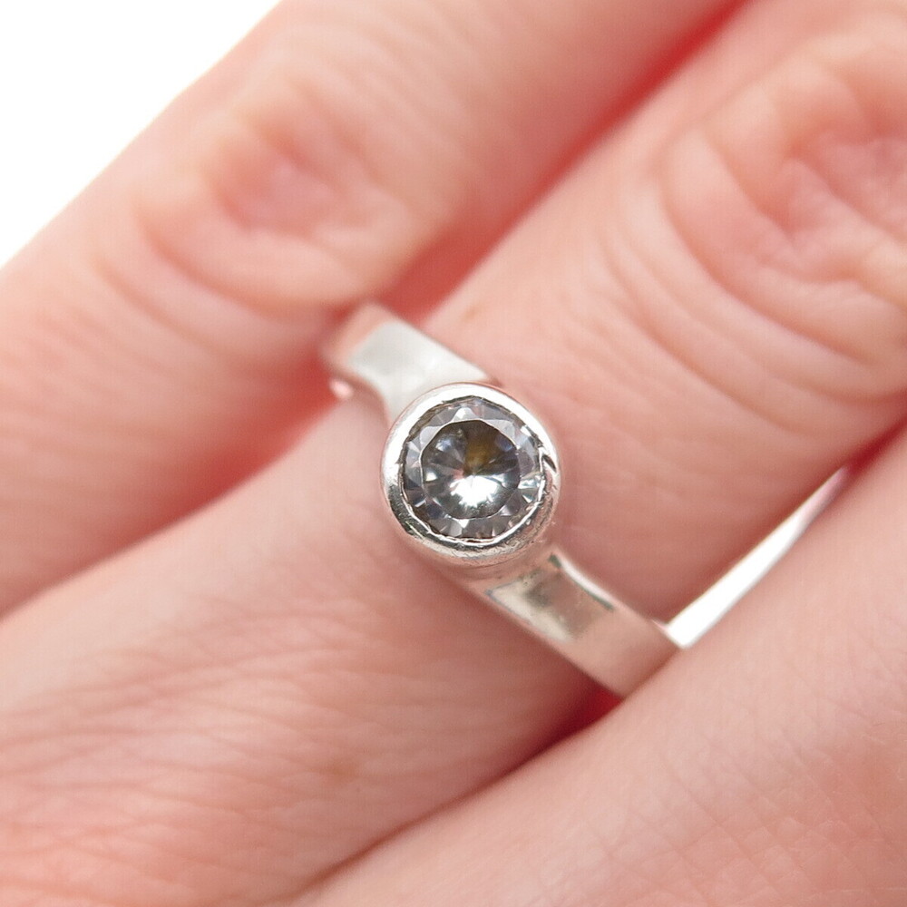 925 Sterling Silver Vintage Round-Cut C Z Modernist Ring Size 5